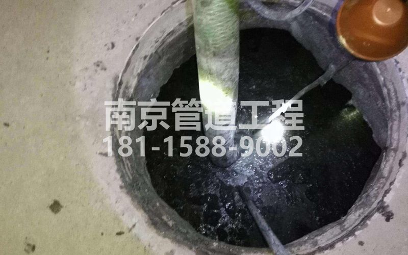 216阳光嘉园清理化粪池
